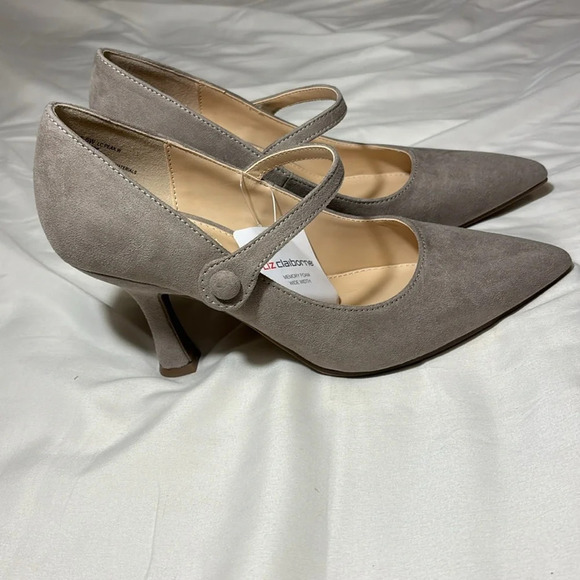 Liz Claiborne Shoes - Liz Claiborne Suede Peak Pointed Toe
Spool Heel Pumps